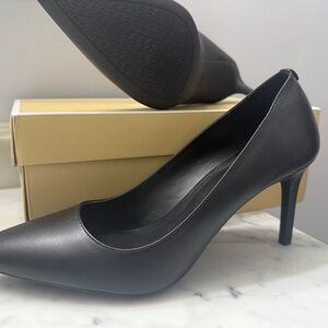 Michael Kors Black Alina Flex Pumps Black Leather Size 10